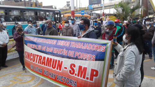 Trabajadores de San Martín de Porres protestaron para que les paguen sus salarios. Créditos: Deysi Portuguez / URPI-GLR.