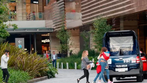 Momentos de angustia vivieron los comensales cuando se escucharon los disparos dentro del restaurante en Ciudad de México. Foto: RT. Momentos de angustia vivieron los comensales cuando se escucharon los disparos dentro del restaurante en Ciudad de México. Foto: RT.