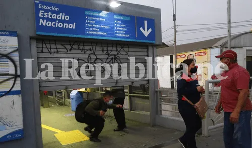 Lunas rotas y pintas en la estación Estadio Nacional del Metropolitano. Foto: Félix Contreras / La República Desmanes en el Metropolitano