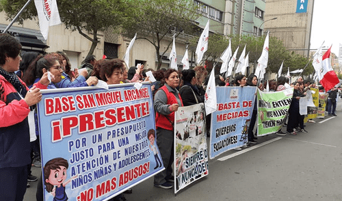 Trabajadores de Inabif realizaron plantón para reclamar mejoras salariales y abastecimiento de alimentos. Foto: SintraInabif