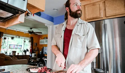Derek Nance se alimenta de carne cruda desde hace 10 años. Foto: Daily Mail Derek Nance se alimenta de carne cruda desde hace 10 años. Foto: Daily Mail