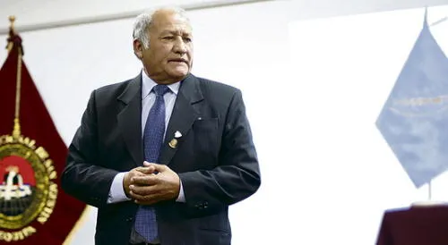 Fiscalía pide 13 años de cárcel para gobernador de Moquegua por irregularidades en PAAR Fiscalía pide 13 años de cárcel para gobernador de Moquegua por irregularidades en PAAR