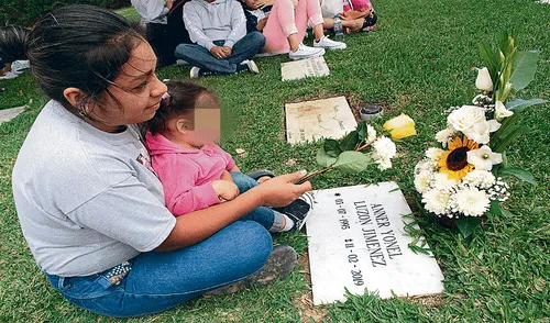 Piden justicia. Madre e hija piden que les reconozcan todos los beneficios de ley. Piden justicia. Madre e hija piden que les reconozcan todos los beneficios de ley.