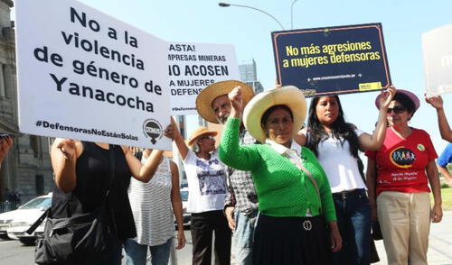 Agresiones contra mujeres embarazadas, violencia contra sus hijos, y el asesinato o la desaparición de las líderes son algunas de las violencias que sufren las mujeres por parte de quienes ejercen actividades extractivas. Foto: EFE