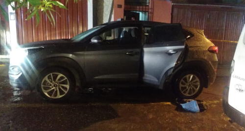 Producto de la balacera, uno de los ladrones identificado como Octavio Medina Gamero, terminó herido por impacto de proyectil.