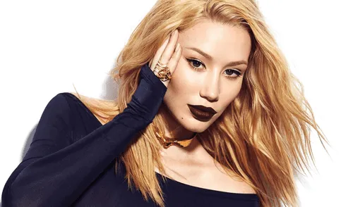 Iggy Azalea se desnuda en Instagram para promocionar zapatos [FOTOS]