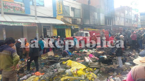 Puno: Voraz incendio convierte en cenizas feria de Navidad en Juliaca [FOTOS y VIDEOS]