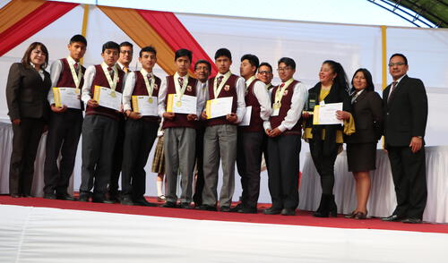 Huancayo: Colegio Santa Isabel gana torneo de debate Expresarte 2018