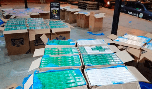 Los cigarrillos de contrabando se encontraban camuflados en el interior de un camión frigorífico. Fuente: Policía Nacional del Perú.