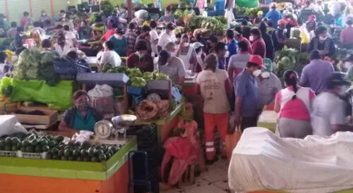 El Mercado Central de Moquegua aglomera a tantas personas que se ha convertido en un punto de riesgo. El Mercado Central de Moquegua aglomera a tantas personas que se ha convertido en un punto de riesgo.