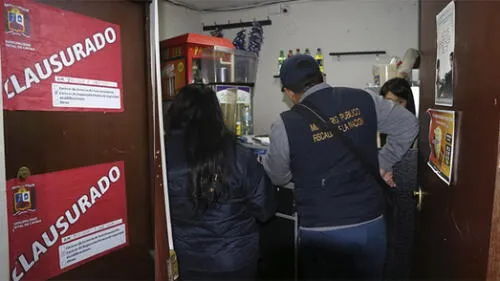 Locales no contaban con la documentación necesaria por lo que la Municipalidad de Cayma los clausuró. Locales no contaban con la documentación necesaria por lo que la Municipalidad de Cayma los clausuró.