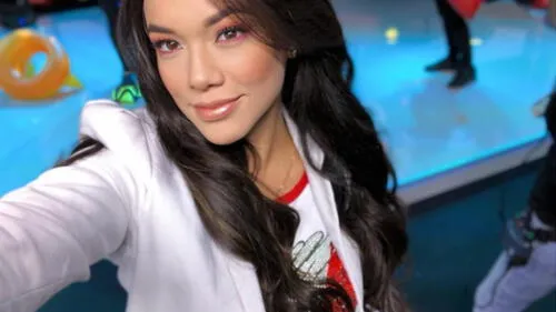 Jazmín Pinedo viajó a Rusia y publicó las primeras postales de su aventura