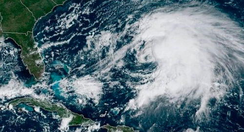 Las expectativas es que el huracán Lorenzo se haga más grande con el pasar de los días. Foto: EFE