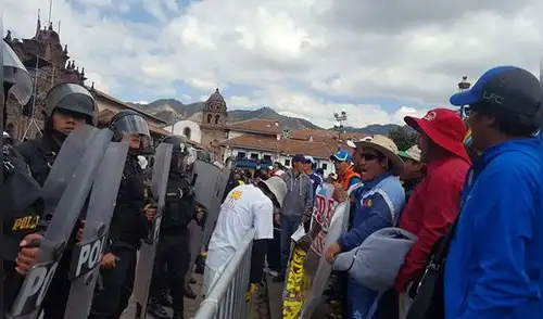 Docentes toman la Plaza Mayor del Cusco [VIDEO]