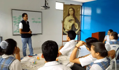 ONPE refuerza valores democráticos en estudiantes de educación primaria y secundaria