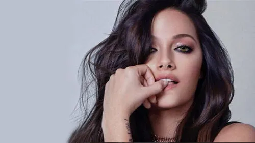 Novia de Paulo Dybala posa como Dios le trajo al mundo en Instagram 