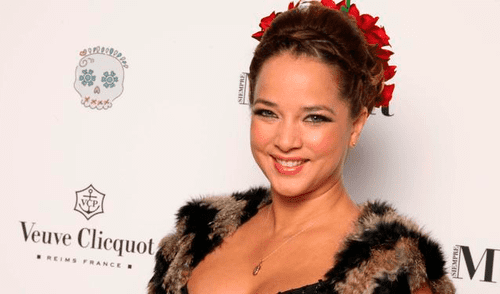 Este es el jumpsuit azul que Adamari López usó para resaltar su figura Este es el jumpsuit azul que Adamari López usó para resaltar su figura