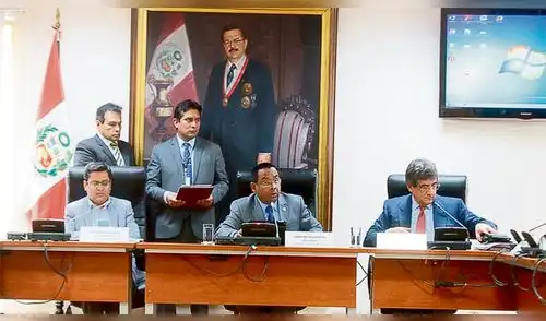 Ausencia de congresistas impide revisión de la denuncia contra Chávarry Ausencia de congresistas impide revisión de la denuncia contra Chávarry