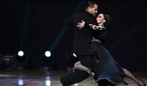 Estefanía Gómez y Fernando Rodríguez, ganadores del Mundial de Tango en la categoría escenario. TANGO 01