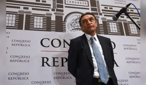 Héctor Becerril: Fuerza Popular le otorga licencia y Fiscalía lo investiga Héctor Becerril: Fuerza Popular le otorga licencia y Fiscalía lo investiga