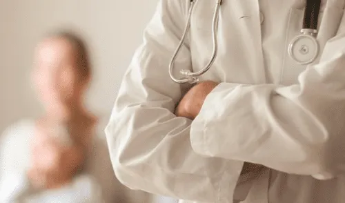 Condenan a médico que dio un diagnóstico machista a paciente