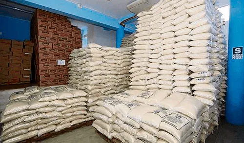 Las 17 toneladas de alimentos ya perecidos que debieron ser usados para el Vaso de Leche están valorizadas en 150 mil soles. Las 17 toneladas de alimentos ya perecidos que debieron ser usados para el Vaso de Leche están valorizadas en 150 mil soles.