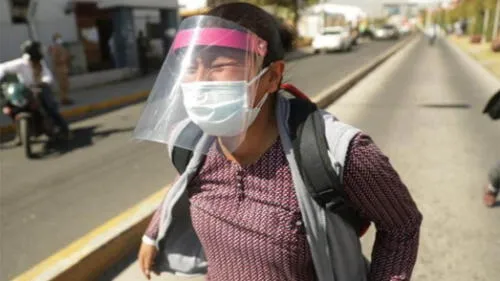 Celia Capira, mujer que corrió tras Vizcarra, pide investigación contra la persona que realizo ataques en su vivienda. Créditos: Difusión.