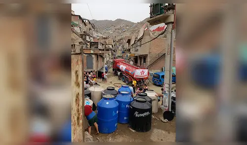 Aniego en S.J.L.: APRA es criticado por llevar cisternas de apoyo con logotipo