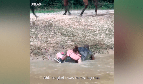 Facebook viral: pareja monta un caballo salvaje, sin imaginar que sufrirían terrible accidente [VIDEO] 