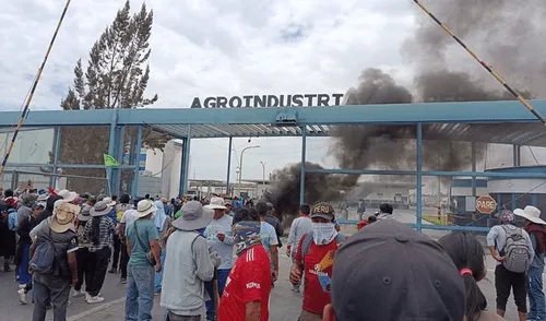 Manifestantes toman planta de empresa Gloria. Foto: HBA Noticias Manifestantes toman planta de empresa Gloria.