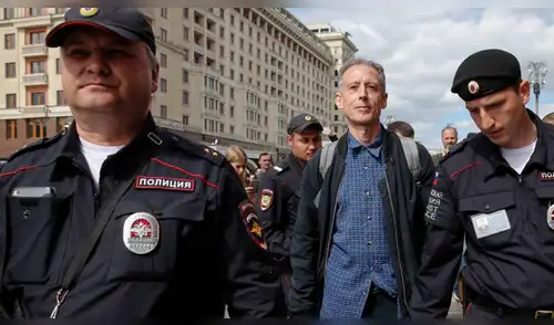 Rusia 2018: activista gay sorprende con protesta en primer día del Mundial  [FOTOS]