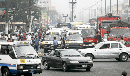 Atoro. El caos en la Carretera Central ha superado los cálculos. Un viaje tarda casi 2 horas.