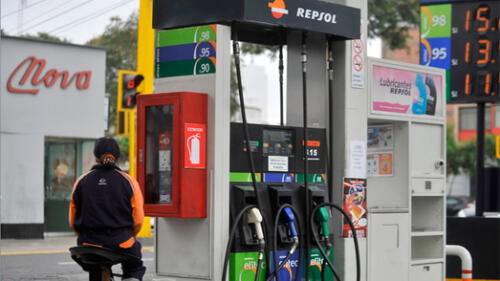 Precio de combustibles en Repsol y Petroperú bajaron hoy hasta en 1.4% por galón