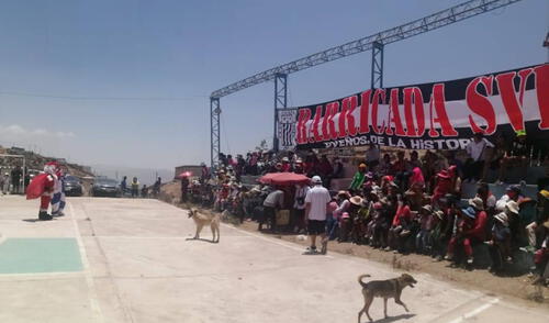 Arequipa: hinchas de Alianza Lima y Universitario regalaron juguetes por Navidad