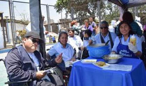 También elaboraron postres limeños como el riquísimo arroz con leche, mazamorra morada y picarones.