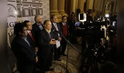 Bancada Liberal, Frente Amplio y Nuevo Perú piden la cuestión de confianza Bancada Liberal, Frente Amplio y Nuevo Perú piden la cuestión de confianza