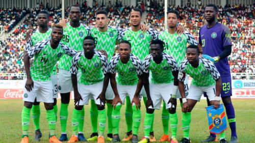 Nigeria destacó en su llegada a Rusia por su auténtico atuendo | FOTOS Nigeria destacó en su llegada a Rusia por su auténtico atuendo | FOTOS