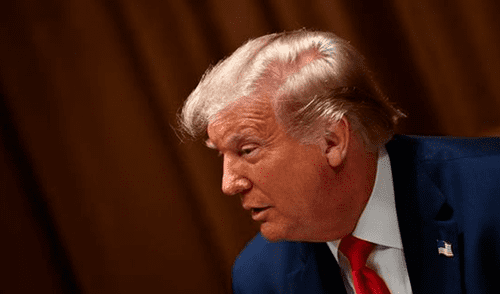 El museo informó que después del discurso de Donald Trump aumentó la demanda de las camisetas con la frase 'Yo semite' en su tienda. Foto: Brendan Smialowski / AFP Error de pronunciación de Trump promueve las ventas de camisetas con una frase irónica