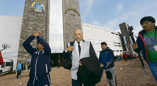 Despedida. El técnico de fútbol Roberto Mosquera anticipó que era complicado renovar.