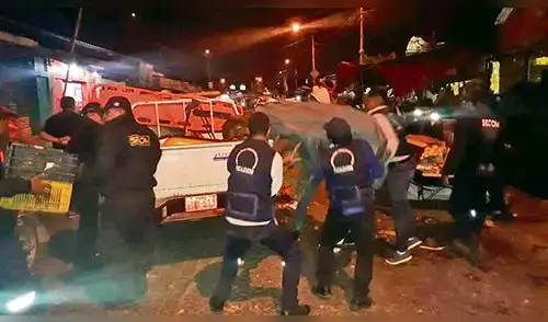 Desalojan a ambulantes que habían tomado vías públicas Desalojan a ambulantes que habían tomado vías públicas