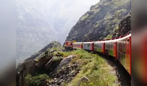 Tren turístico Lima-Huancayo-Lima.
