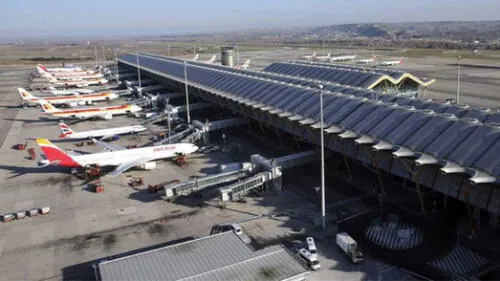 Los vuelos han sido restringidos debido a que en España se han registrado 1622 casos de coronavirus. (Foto: RTVE) Aeropuerto Barajas-Madrid