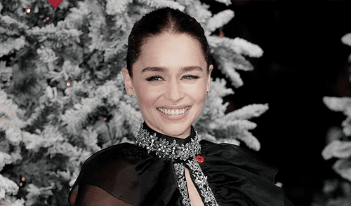 Emilia Clarke no se tomarás más selfies con sus fans