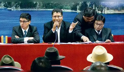 Dirigentes confrontan a Walter Aduviri por defensa de agua en Puno Dirigentes confrontan a Walter Aduviri por defensa de agua en Puno