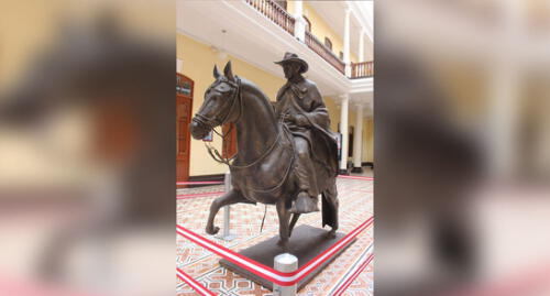 Instalan escultura de Chalán en su Caballo de Paso en Chiclayo