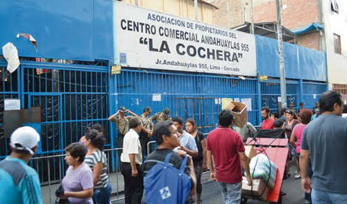 Asaltan a mano armada centro comercial en ‘Mesa Redonda’