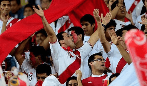 Facebook Viral: Joven elabora conmovedora banderola de su padre fallecido para lucirlo en Rusia