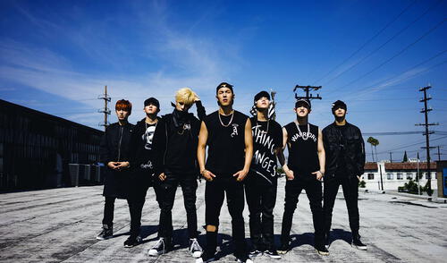 "Hero" formó parte del segundo EP de MONSTA X, Rush. Hero Rush MONSTA X