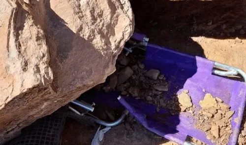 Enorme roca cae sobre bañista. Enorme roca cae sobre bañista.