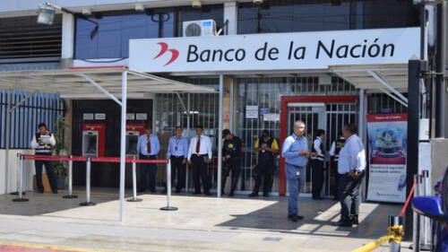 La Victoria: Mujer se llevó 30 mil soles de Banco de La Nación y salió caminando La Victoria: Mujer se llevó 30 mil soles de Banco de La Nación y salió caminando